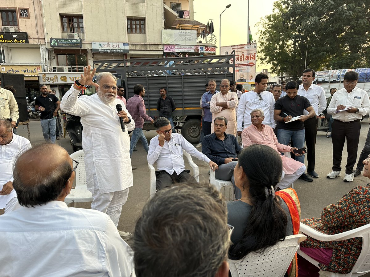 patelrumit7's tweet image. “અખંડ ભારતના શિલ્પકાર, લોખંડી પુરુષ શ્રી સરદાર વલ્લભભાઈ પટેલ સાહેબની 150મી જન્મજયંતિના અવસર પર રાણીપ–ન્યુ રાણીપ વિસ્તારમાં આયોજિત ભવ્ય યુનિટી માર્ચ નું સાબરમતી વિધાનસભા ના ધારાસભ્ય શ્રી હર્ષદભાઈ ની આગેવાની માં સમગ્ર રૂટનું સીધું નિરીક્ષણ કરી જરૂરી તૈયારીની સમીક્ષા રૂમિત પટેલ 🙏🏼