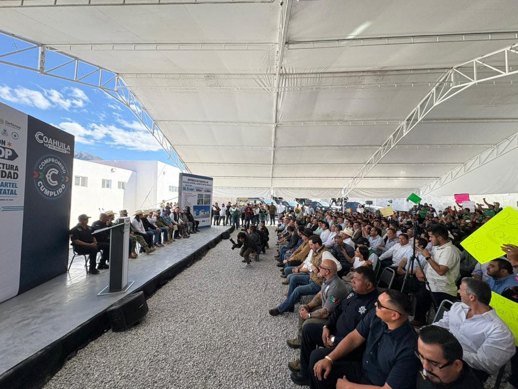 En #Torreón en la entrega del cuartel de la Policía Estatal en el ejido Flor de Jimulco. #CoahuilaPaDelante #APasosDeGigante #CoahuilaSeguroYEnOrden