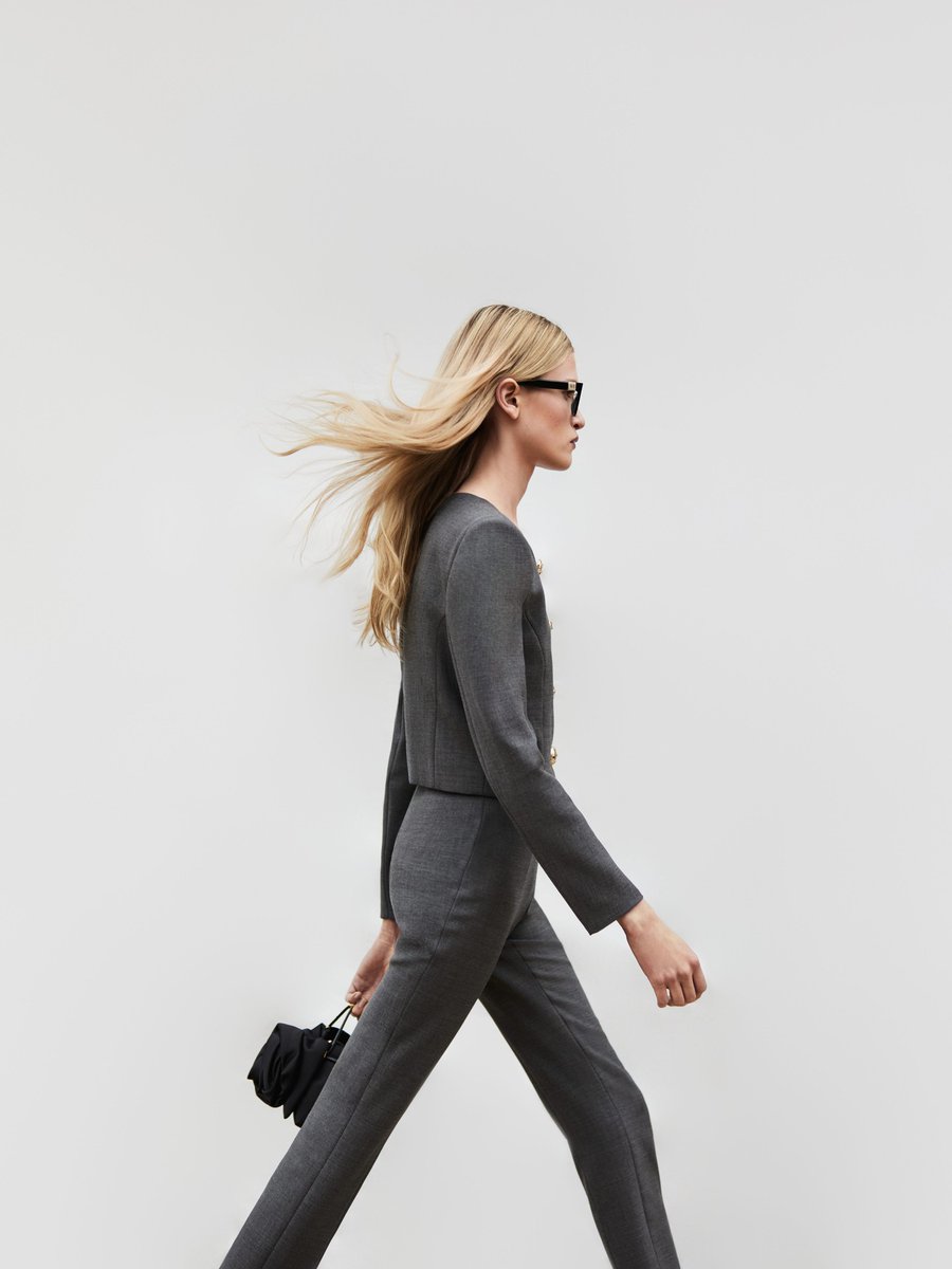 🕶
Últimos modelos de <a href="/HouseofHerrera/">Carolina Herrera</a>    ¿te gustan❓
A tu alcance en #tuóptica

Las gafas #CarolinaHerrera son una elección #elegante y sofisticada para aquellas que buscan un accesorio de moda que refleje su #estilo refinado.

#gafasCH #HerreraEyewear