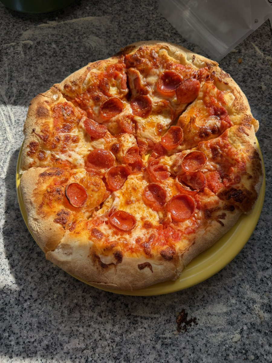 Texas_Hoosiers's tweet image. The sole chef for my daughter’s 2nd birthday pizza party. Pizza, lemon poppyseed cake with lemon buttercream frosting, cheese &amp;amp; pepperoni pizza cups, and garlic knots. #GoIU #pizzapics