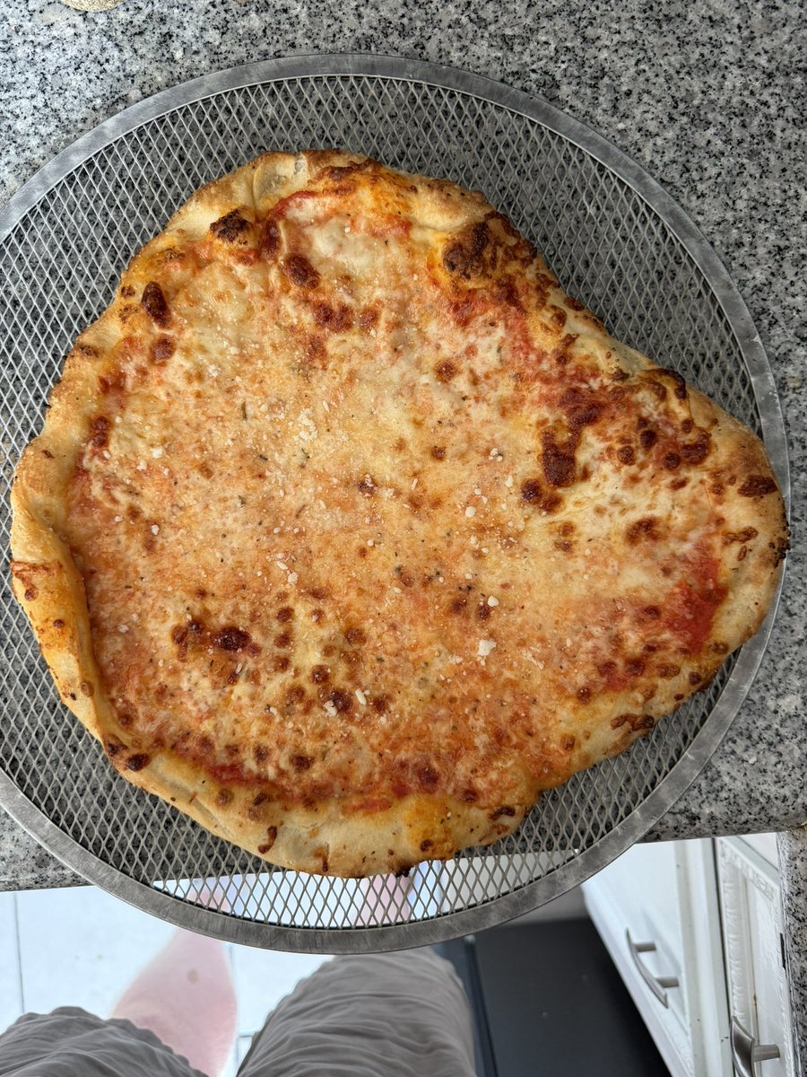 Texas_Hoosiers's tweet image. The sole chef for my daughter’s 2nd birthday pizza party. Pizza, lemon poppyseed cake with lemon buttercream frosting, cheese &amp;amp; pepperoni pizza cups, and garlic knots. #GoIU #pizzapics