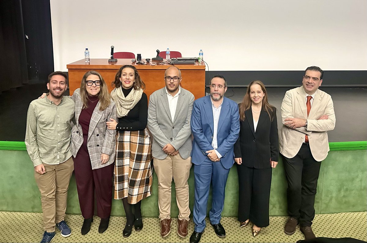 Esta mañana en el seminario “De la Calle al Aula” con mis compañeros de comunicación y los organizadores Fco Javier Crespo y <a href="/jc_galiano/">Juan Carlos Galiano</a>.

#DeLaCalleAlAula #MúsicaProcesional #SemanaSanta #BandasDeMúsica #PatrimonioCultural