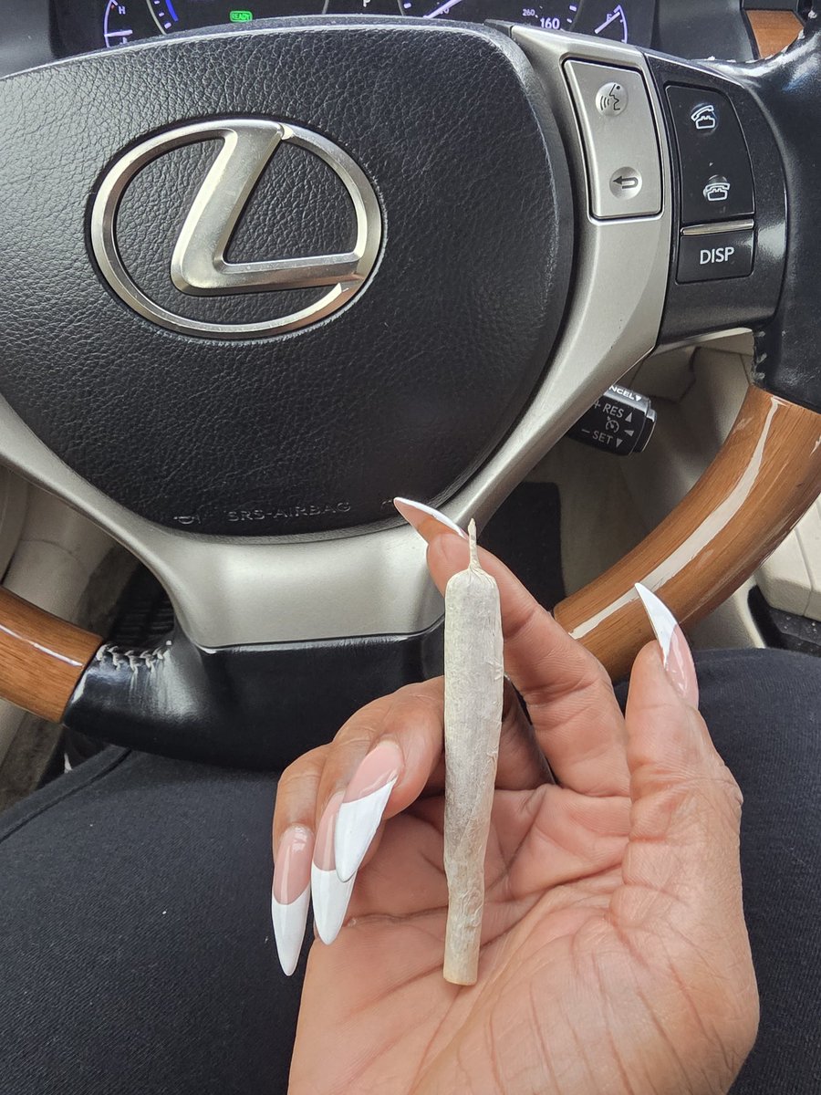 He rolls me blunts that are bigger than your dick.

Reflect on that.

#sph 🤏🏾🤏🏾🤏🏾🤏🏾