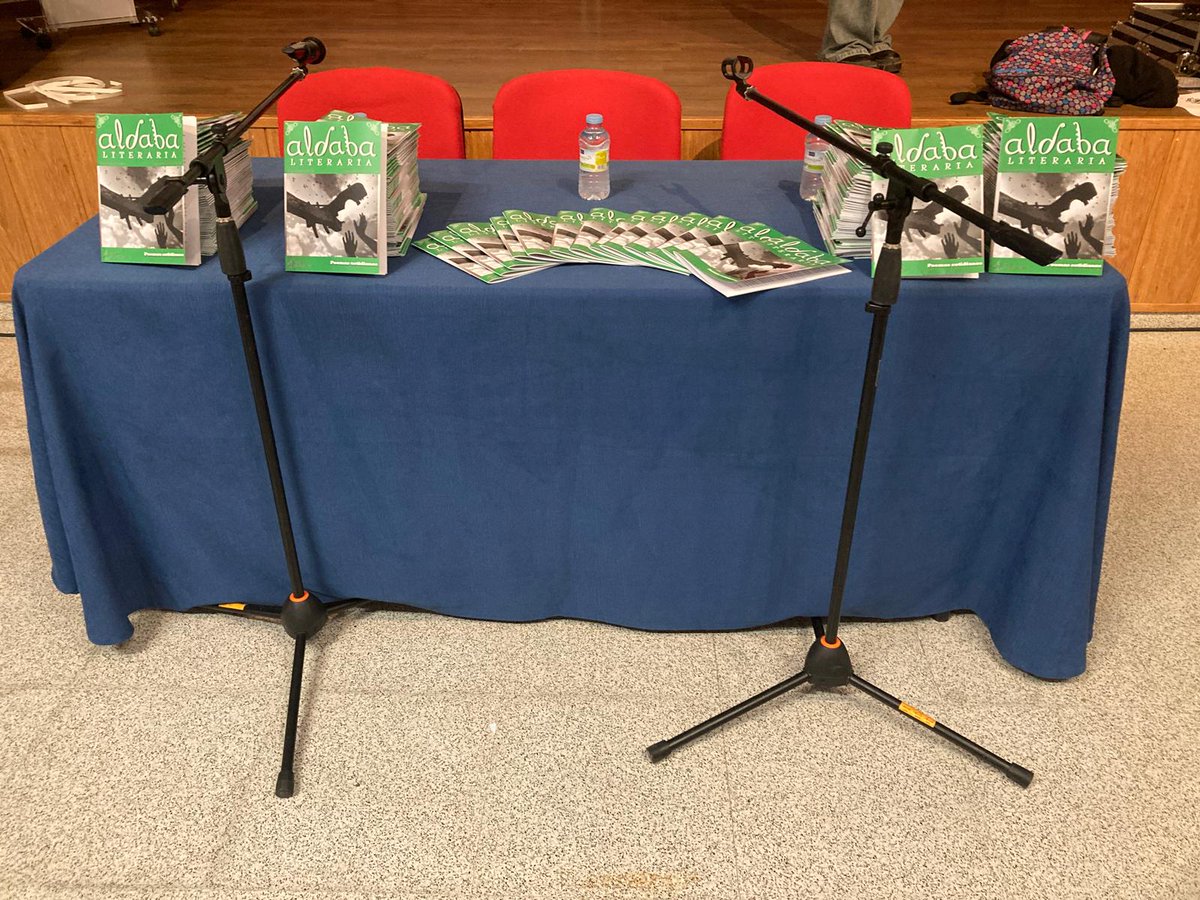 aldabalit's tweet photo. Todo listo para la presentación de la revista #AldabaLiteraria a las 20h en la Casa de Medrano de Argamasilla de Alba. 

Buena ocasión para abrigarse el corazón, contra viento y marea. https://t.co/AF2vym8fhb