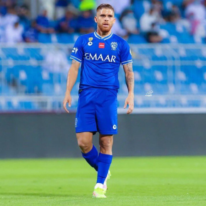 ماذا لو اجتمع هذا الثلاثي مع بعض
متاكد بنشوف ثلاثيه اسطوريه💙😨