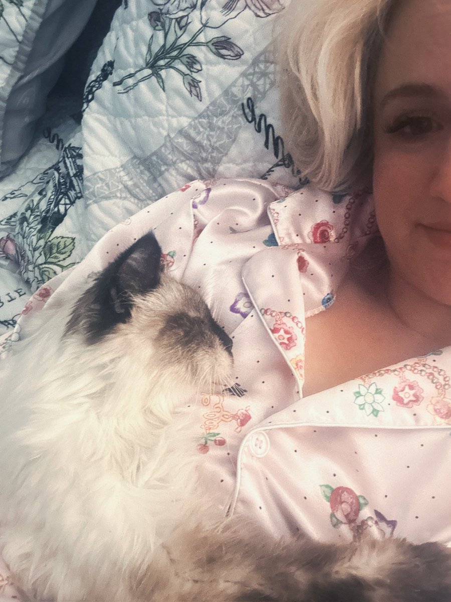 Cassy London ® tweet media