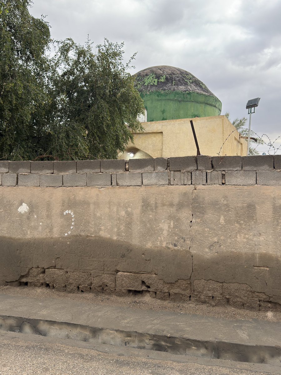 القبة الظاهرة لمرقد السيد رجب الرفاعي في السبيليات الشرقية جنوب البصرة