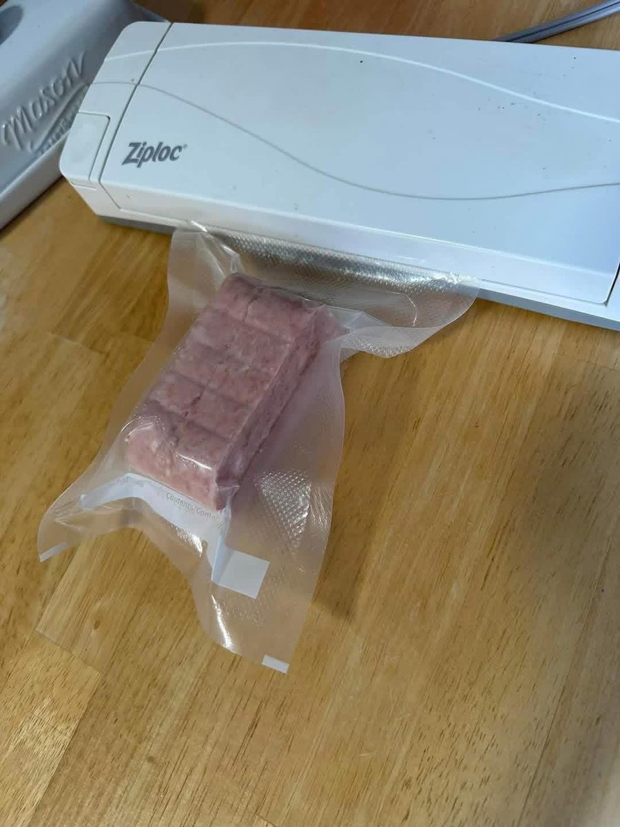 Rez_Lizard's tweet image. Putting away spam for the winter 

#spam