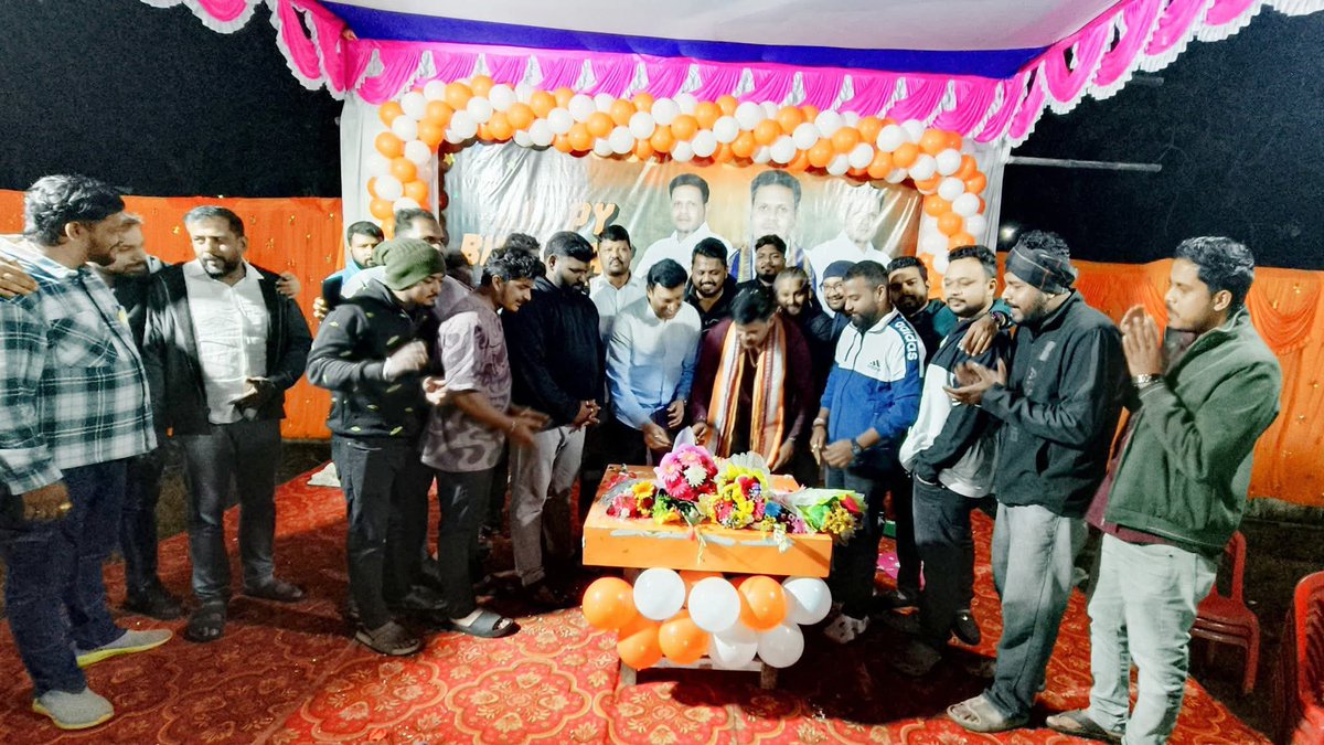 Ranapratap85's tweet photo. ୟୁନିଟ୍-୮ ଅଞ୍ଚଳର ଯୁବ ସଙ୍ଗଠକ ତଥା ଭାରତୀୟ ଜନତା ପାର୍ଟିର ଯୁବ ନେତା ଶ୍ରଦ୍ଧେୟ ଅଜୟ ପଟ୍ଟନାୟକଙ୍କ ଶୁଭ ଜନ୍ମଦିନ କାର୍ଯ୍ୟକ୍ରମରେ ଅନ୍ୟ ଯୁବ ବନ୍ଧୁଙ୍କ ସହ ଯୋଗଦେବା ଅବସରରେ।
#happybirthday
#AjayPatnaik
#unit8 https://t.co/UiUUzZSM1Z