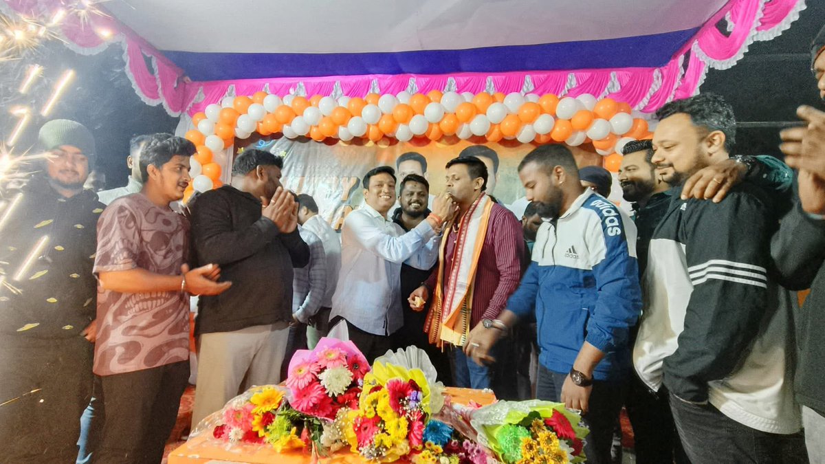 Ranapratap85's tweet photo. ୟୁନିଟ୍-୮ ଅଞ୍ଚଳର ଯୁବ ସଙ୍ଗଠକ ତଥା ଭାରତୀୟ ଜନତା ପାର୍ଟିର ଯୁବ ନେତା ଶ୍ରଦ୍ଧେୟ ଅଜୟ ପଟ୍ଟନାୟକଙ୍କ ଶୁଭ ଜନ୍ମଦିନ କାର୍ଯ୍ୟକ୍ରମରେ ଅନ୍ୟ ଯୁବ ବନ୍ଧୁଙ୍କ ସହ ଯୋଗଦେବା ଅବସରରେ।
#happybirthday
#AjayPatnaik
#unit8 https://t.co/UiUUzZSM1Z