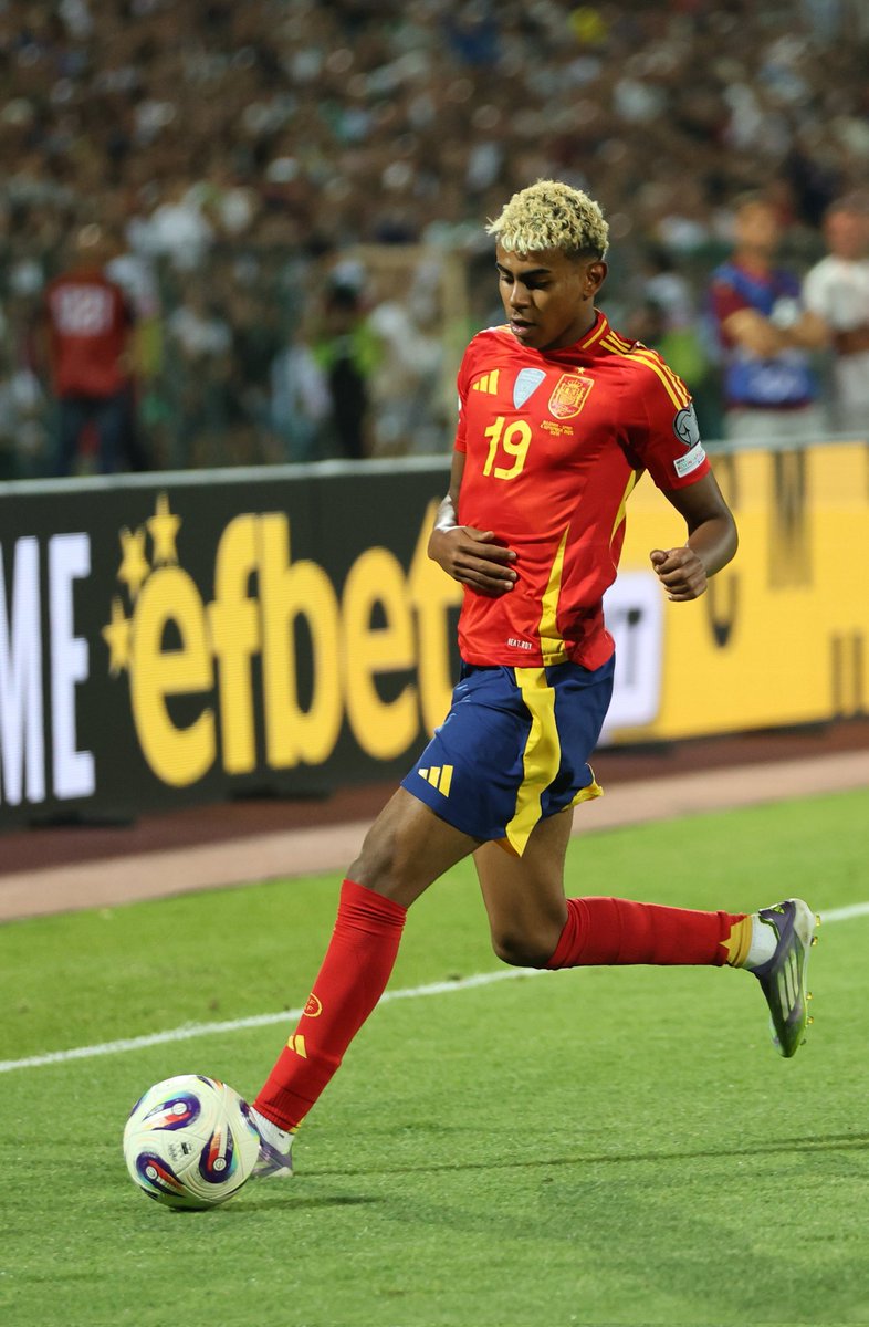 España dando una cátedra de fútbol

Y sin Lamine Yamal. Que favor nos hizo de que se borrase

Ahora lo importante es que no esté en el mundial, esta selección no es como el Barça, no tiene dependencia de este tipejo que se siente marroquí y no español

Chao chao chao chao 👋