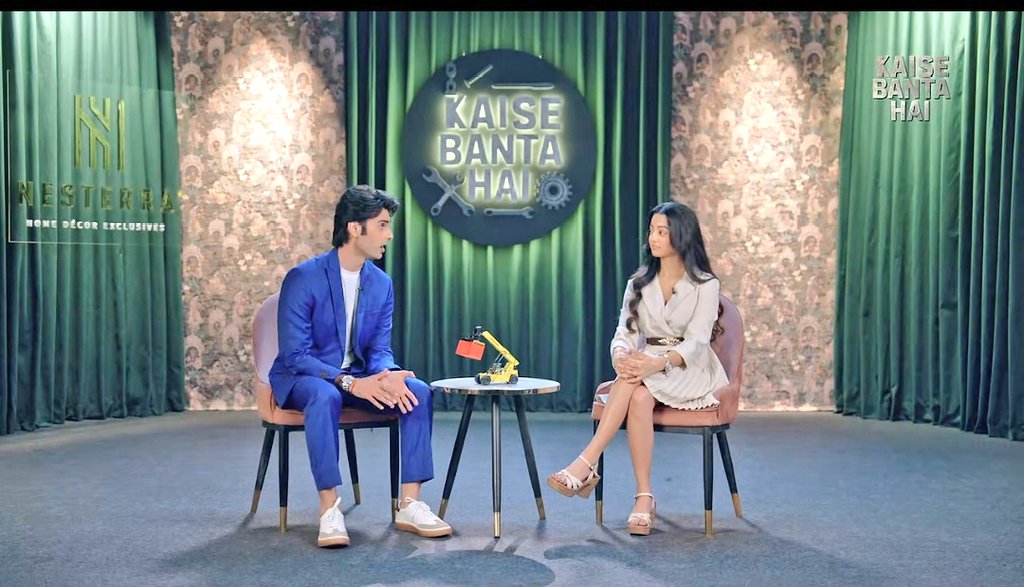 AshwiniMool's tweet image. 10 saal baad dono ko ek saath dekhna sapna lagta hain par ha ye pata tha ki saath to inko aana hi tha. ❤️❤️🧿✨

They are hosting the &quot;Kaise Banta Hain&quot; show on #JioHotstar 

#SwaSan #VaHe 
#WeWantVaHeBack 

@OfficialHelly7 #VarunKapoor