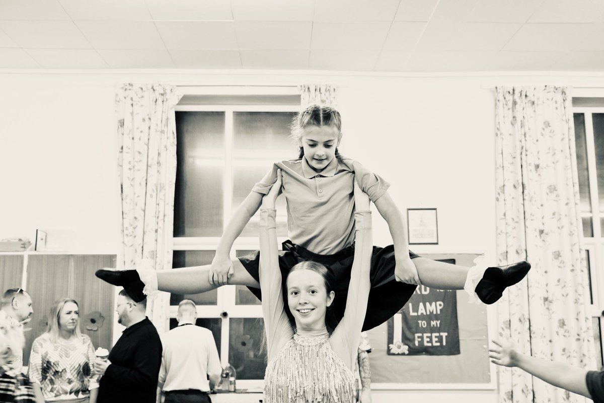 cou_cou_classes's tweet photo. We are so ready to Sparkle and Shine 🌟✨💫

📸 Dave Nelson
🎫 https://t.co/okg1ley0fG https://t.co/GoAwo00EqC