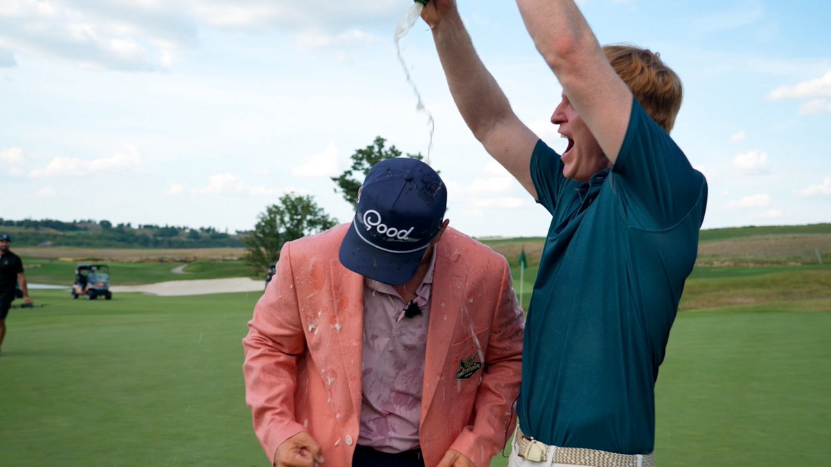 ForePlayPod's tweet image. The look in Francis’ eye when he’s opening the champagne bottle somehow makes this even better

@franciscellis @DalkeKong3 @Internetinvite