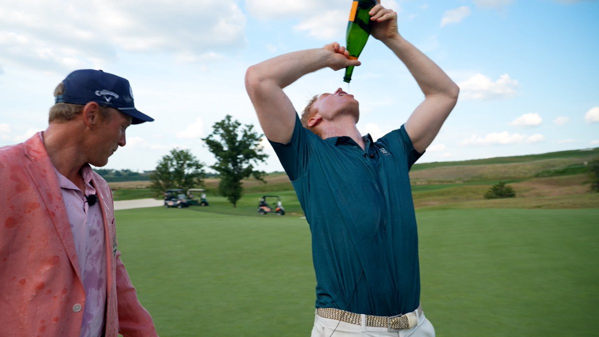 ForePlayPod's tweet image. The look in Francis’ eye when he’s opening the champagne bottle somehow makes this even better

@franciscellis @DalkeKong3 @Internetinvite