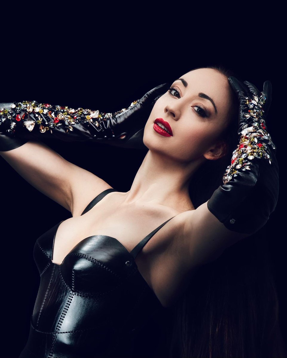 MissMephista's tweet photo. Trust me with your limits, and I'll show you pleasures beyond them https://t.co/GWOaYB2D4f