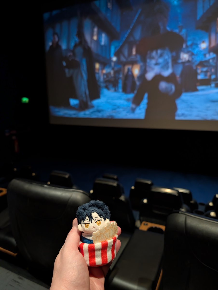 emosh_sloff's tweet photo. I took teeny Gabel to the cinema to watch the Nightmare Before Christmas, then into town to watch the Christmas lights being switched on! 🎄
#상수리나무아래 #UnderTheOakTree #オークの樹の下 #RemdragonWrangler #RoamingRDK #Gabel https://t.co/j7hspQZRs9