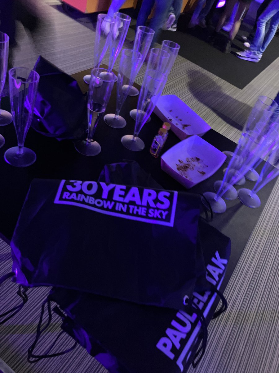 Qlimaxはもうないけど今年もGelredomeに来た👀
VIPチケット特典もらったんだけど要らない人たくさんいたみたい😂
回収したのでほしい人あげまーす🙋‍♀️
今のところ2枚のみ⚡️希望者多ければ抽選で配送はメルカリの匿名便(¥300負担おなしゃす)で💡
FF外の人はフォロリツよろ😀
#LSTK30なう