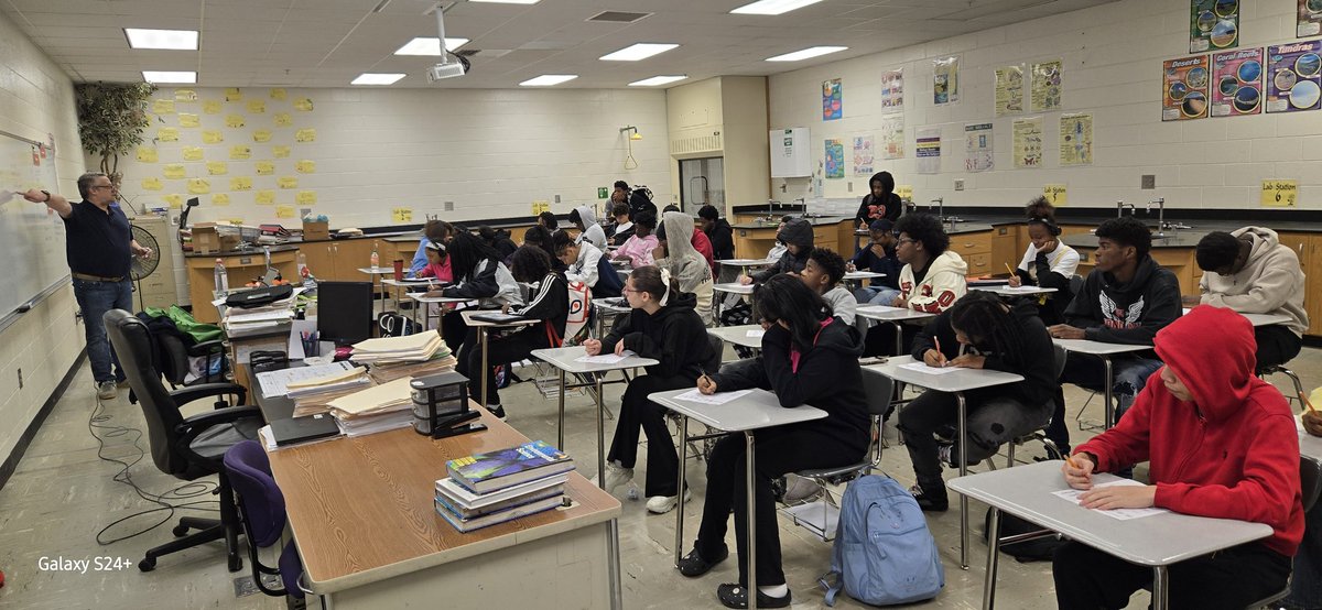 MrsDaMeka's tweet photo. @WHS_HCS Biology Teachers up early on a Saturday morning, reviewing, re-engaging, facilitating group work and inspiring students! Dedication at it's finest. 🧬✏️ #WeTeach #🐺 @purvisjackson02 @Ms_Snoddy1 https://t.co/B4Vyxv4Onl