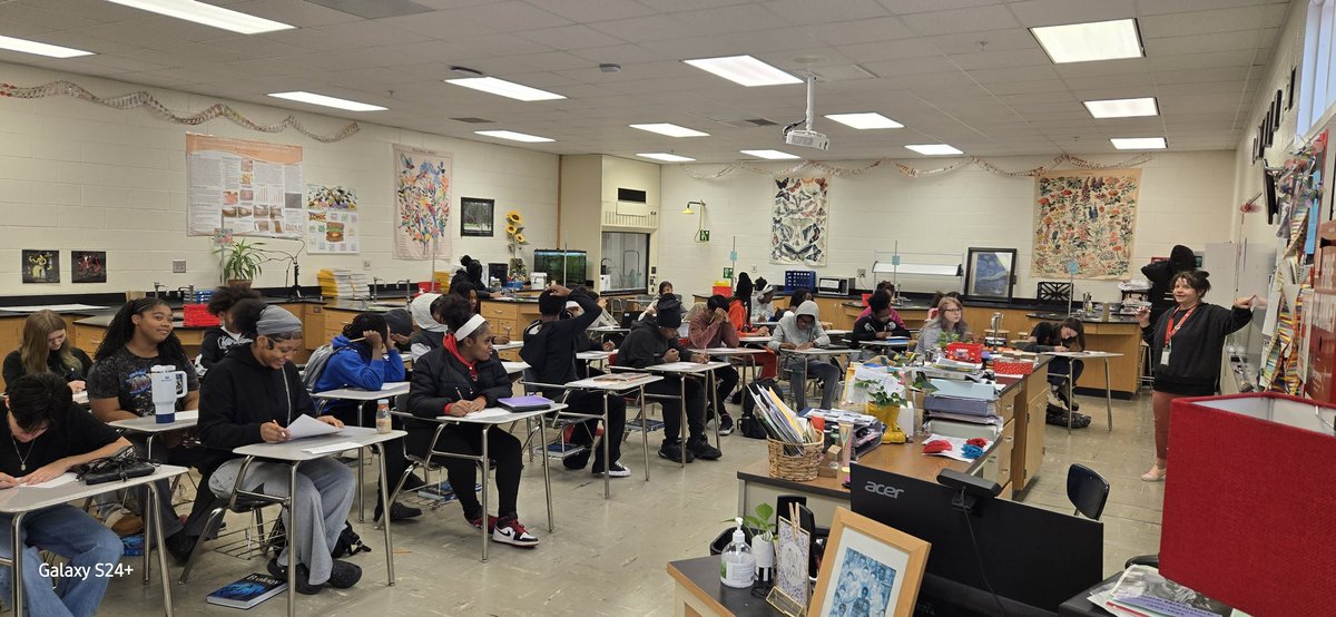 MrsDaMeka's tweet photo. @WHS_HCS Biology Teachers up early on a Saturday morning, reviewing, re-engaging, facilitating group work and inspiring students! Dedication at it's finest. 🧬✏️ #WeTeach #🐺 @purvisjackson02 @Ms_Snoddy1 https://t.co/B4Vyxv4Onl