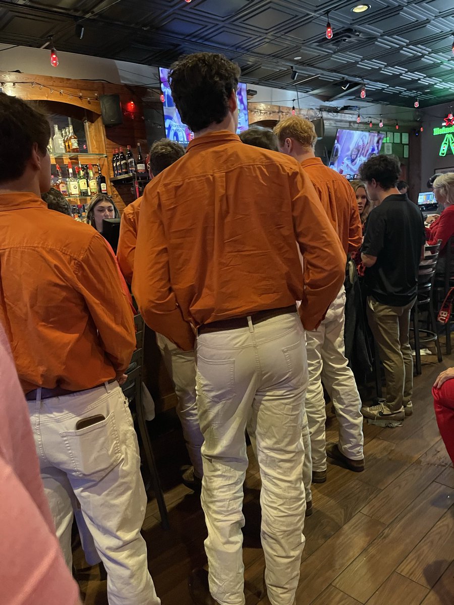 mrkrabs5469's tweet photo. One vodka cran, 4 straws please #GoDawgs https://t.co/ZeGnbGcWDA