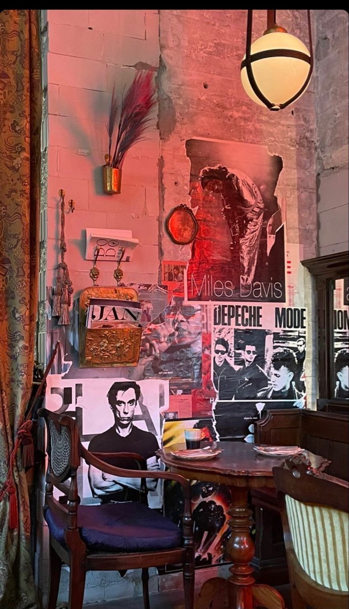 Nick Cave and Neko Case - She's Not There youtu.be/pBX4H06FWd8?si… via <a href="/YouTube/">YouTube</a>