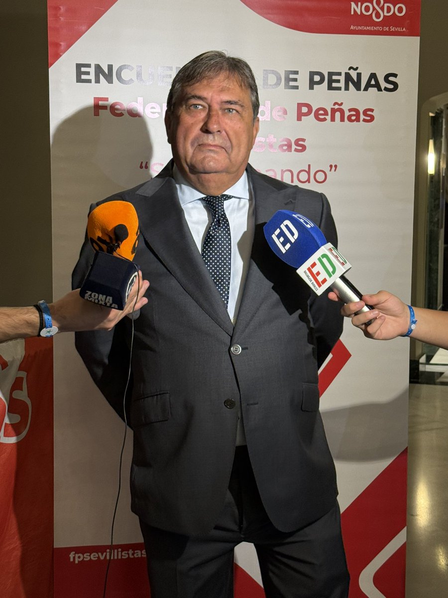 A continuación, los galardonados con el Escudo de Oro de la <a href="/fpsevillistas/">F. Peñas Sevillistas</a> 

- José Antonio Ruiz, de la <a href="/PSCazalla/">Peñasevillacazalla</a> 
- Aurelio Moreno, de la <a href="/PSHuevar/">PeñaSevillistaHuevar</a> 
- Isidoro Velázquez, de la <a href="/pstarifa/">Peña Sevillista de Tarifa</a> 
- Diego Díaz, de la <a href="/PSanBernardo1/">P San Bernardo</a>