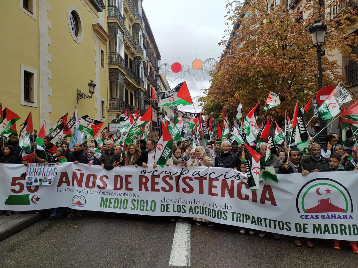 SAHARATHON's tweet image. - Hoy hemos vuelto a las calles de Madrid para reivindicar 50 años de resistencia y el fin de la ocupación. #SáharaLibre 

- Today we returned to the streets of Madrid to commemorate 50 years of resistance and demand an end to the occupation. #FreeSahara