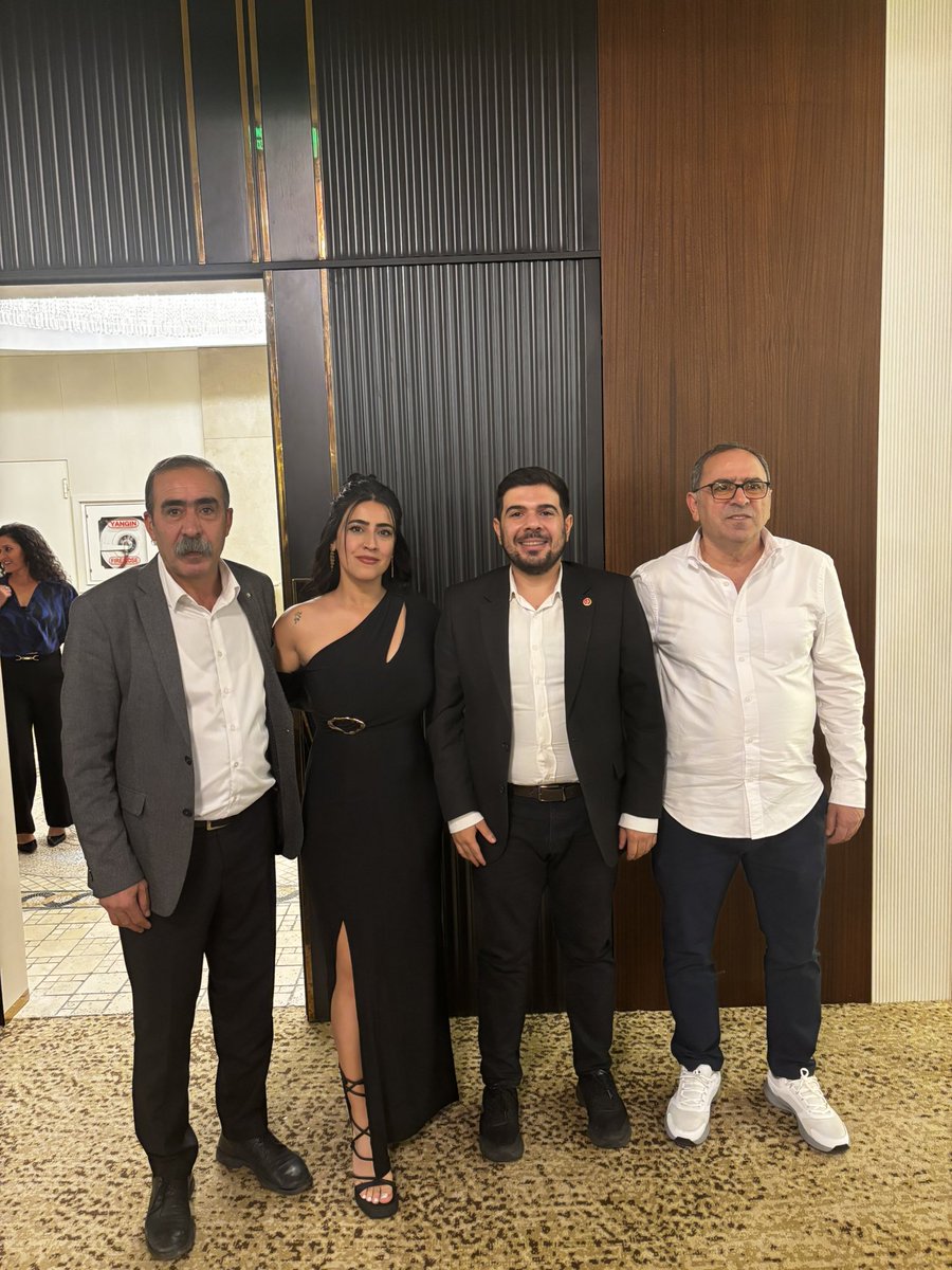 Alevi Kültür Dernekleri Antalya Şubesi’nin dayanışma gecesine katıldım.

“Bilimden gidilmeyen yolun sonu karanlıktır” düsturuyla düzenlenen bu anlamlı etkinlikte, hem bir araya gelmenin hem de dayanışmanın gücünü bir kez daha hissettik.

Elde edilen tüm gelirin çocuklarımıza burs