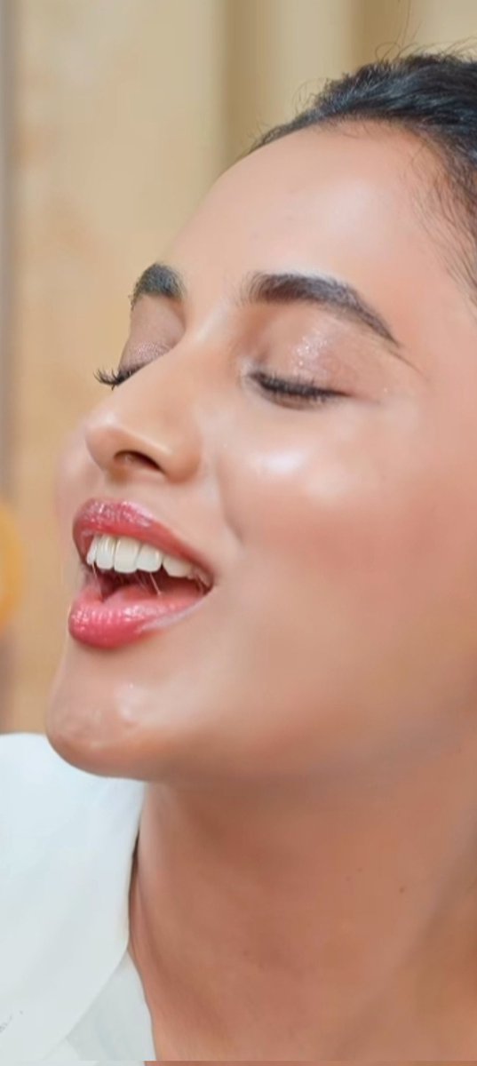 gopu_kanna3967's tweet photo. Priyanka mohan 🥵 #mouthsplit #sexy #Trending #TrendingNow #trend https://t.co/DbGaYpAPjf