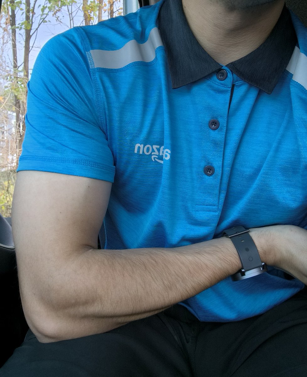 Idk why I'm the milfs favourite Amazon driver......must be my excellent service