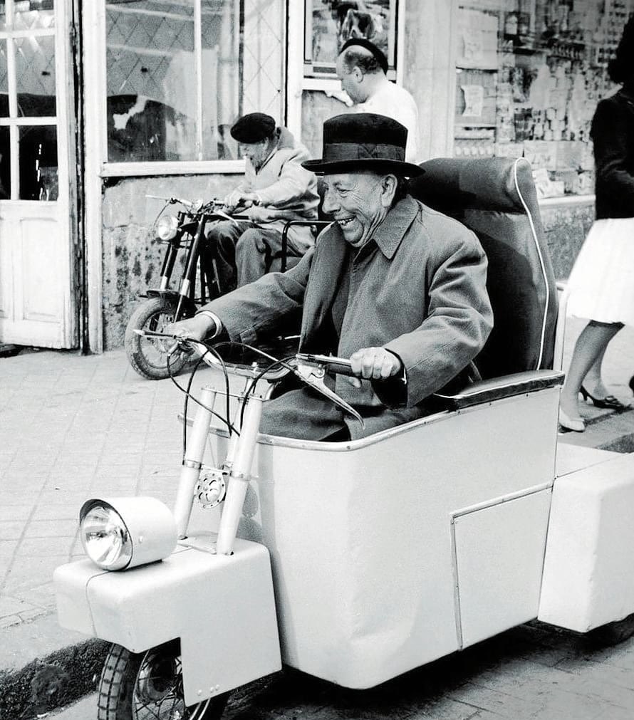 "Todos somos más o menos paralíticos y más o menos estúpidos, porque hay que ser definitivamente imbécil para creer que uno es perfecto". (El cochecito, 1960)