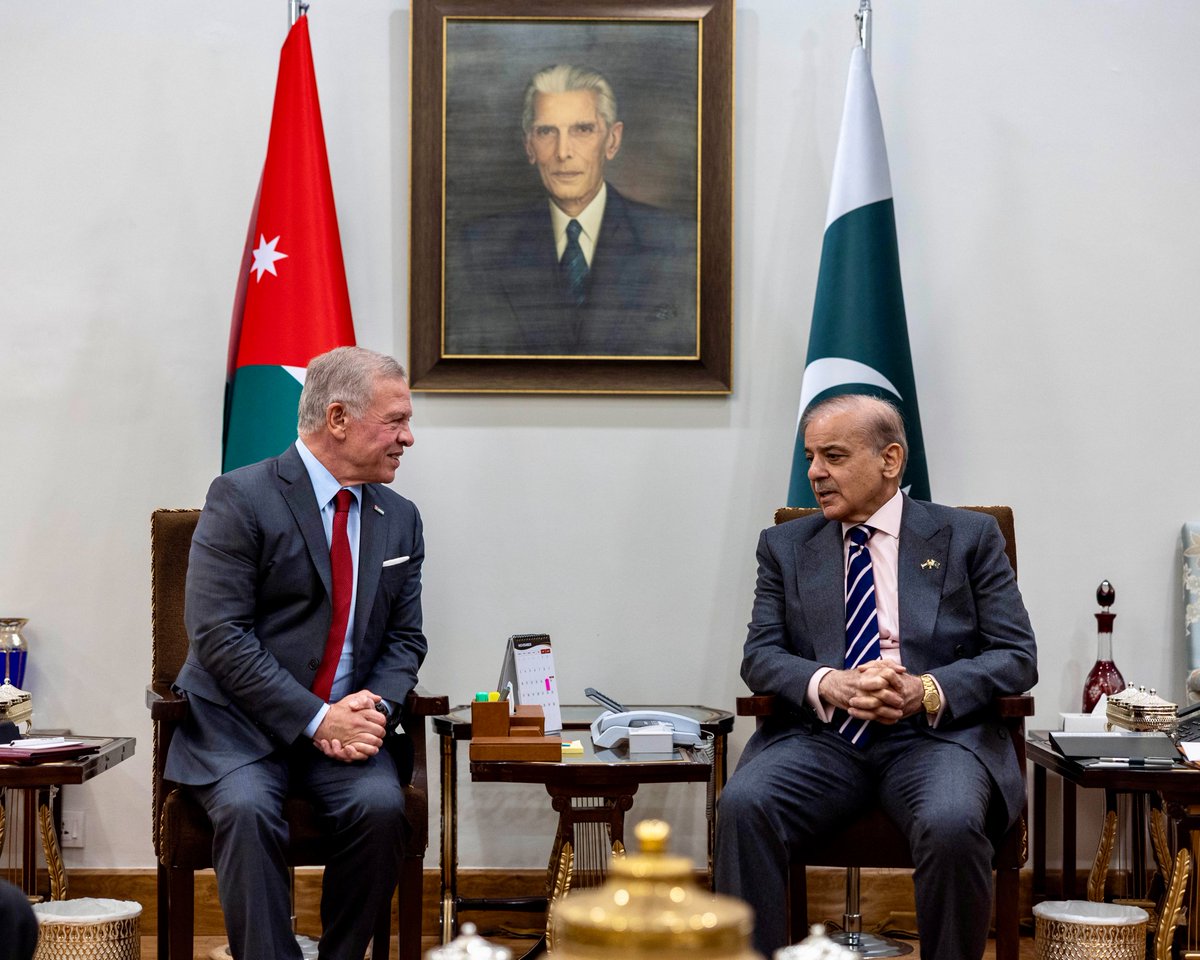 RHCJO's tweet image. جلالة الملك عبدالله الثاني يلتقي رئيس الوزراء الباكستاني محمد شهباز شريف، في إسلام آباد، ويؤكد أهمية توسيع التعاون بين البلدين بما يخدم مصالحهما المشتركة وقضايا الأمة الإسلامية 
#الأردن #باكستان 

تفاصيل:
rhc.jo/g/74501