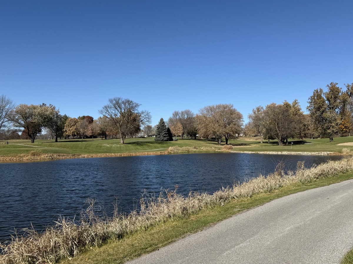 Probably last outdoor session for Coach H today and what a great one to be outside. Looking forward to 2026 and hopefully favorable weather for our Women’s program! ⛳️🐉