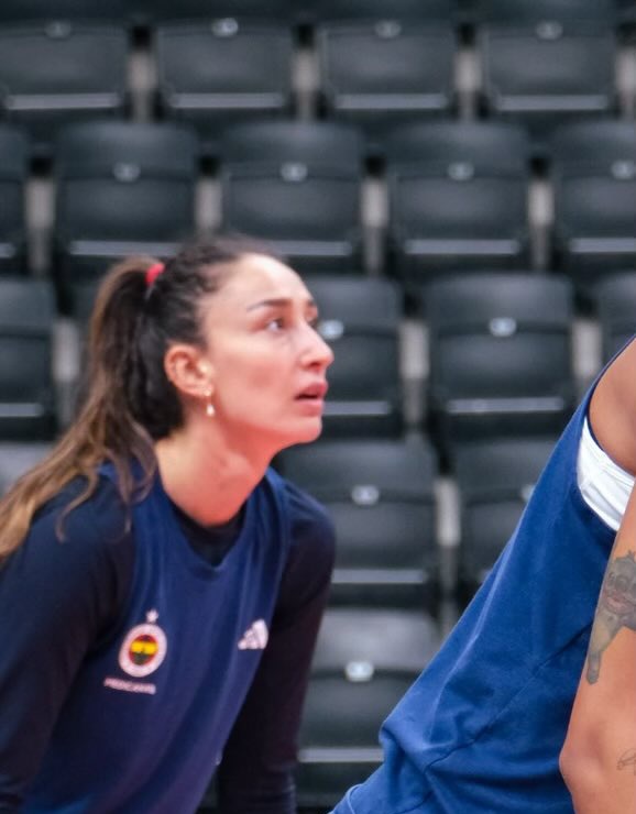 muhtemelen ilk defa ayak basıyo kartala... inanılmaz uzuldum 😭😭😭