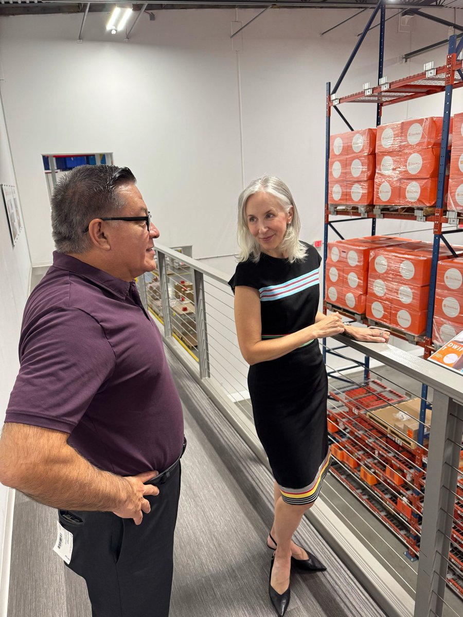 RepCarbajal's tweet image. Met with Direct Relief’s new CEO Amy Weaver to discuss the organization&apos;s global and local impact. From delivering medication and supplies internationally, to supporting communities here on the Central Coast, their work saves lives every day.