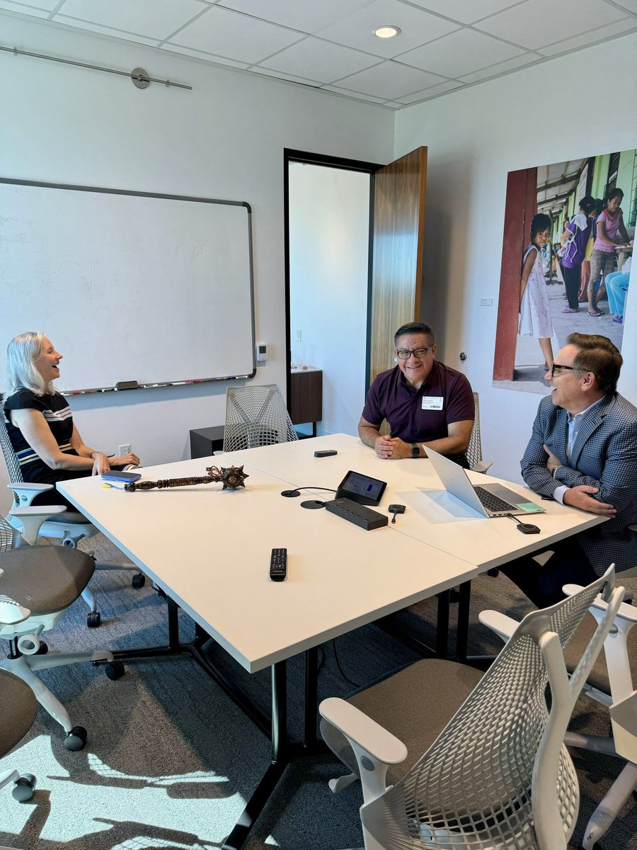 RepCarbajal's tweet image. Met with Direct Relief’s new CEO Amy Weaver to discuss the organization&apos;s global and local impact. From delivering medication and supplies internationally, to supporting communities here on the Central Coast, their work saves lives every day.