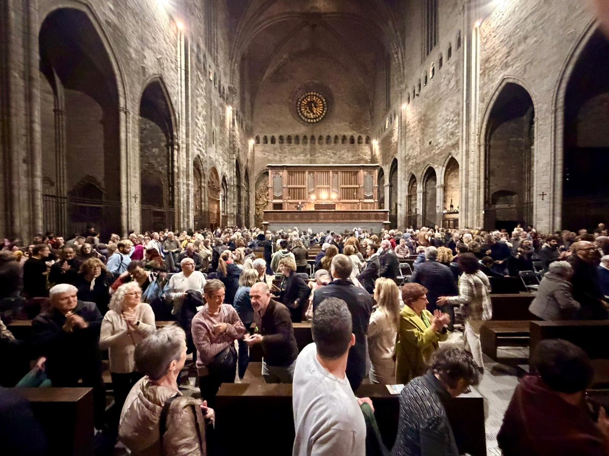 La <a href="/DiputacioGirona/">Diputació de Girona</a> ha estat present en el concert solidari pel càncer de pulmó organitzat per l'associació #contraelcancer.girona s l"interior de la Catedral. Felicitats per la iniciativa I l'organització i el nostre agraïment a les dues corals participants