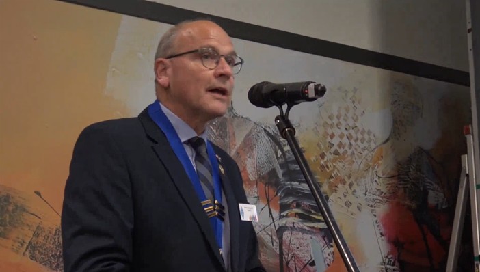 VERON_Nederland's tweet photo. 15 nov'25 vond de 62e Dag van de Radio Amateur plaats in het Autotron te Rosmalen. Algemeen voorzitter Remy Denker PA0AGF opende deze VERON DvdRA 2025 met een toespraak.
Lees deze toespraak integraal terug op https://t.co/oEASjlHMQ8
#RadioIsMagie #BeleefHetMetDeVERON #Toespraak https://t.co/1JmXYt6diI