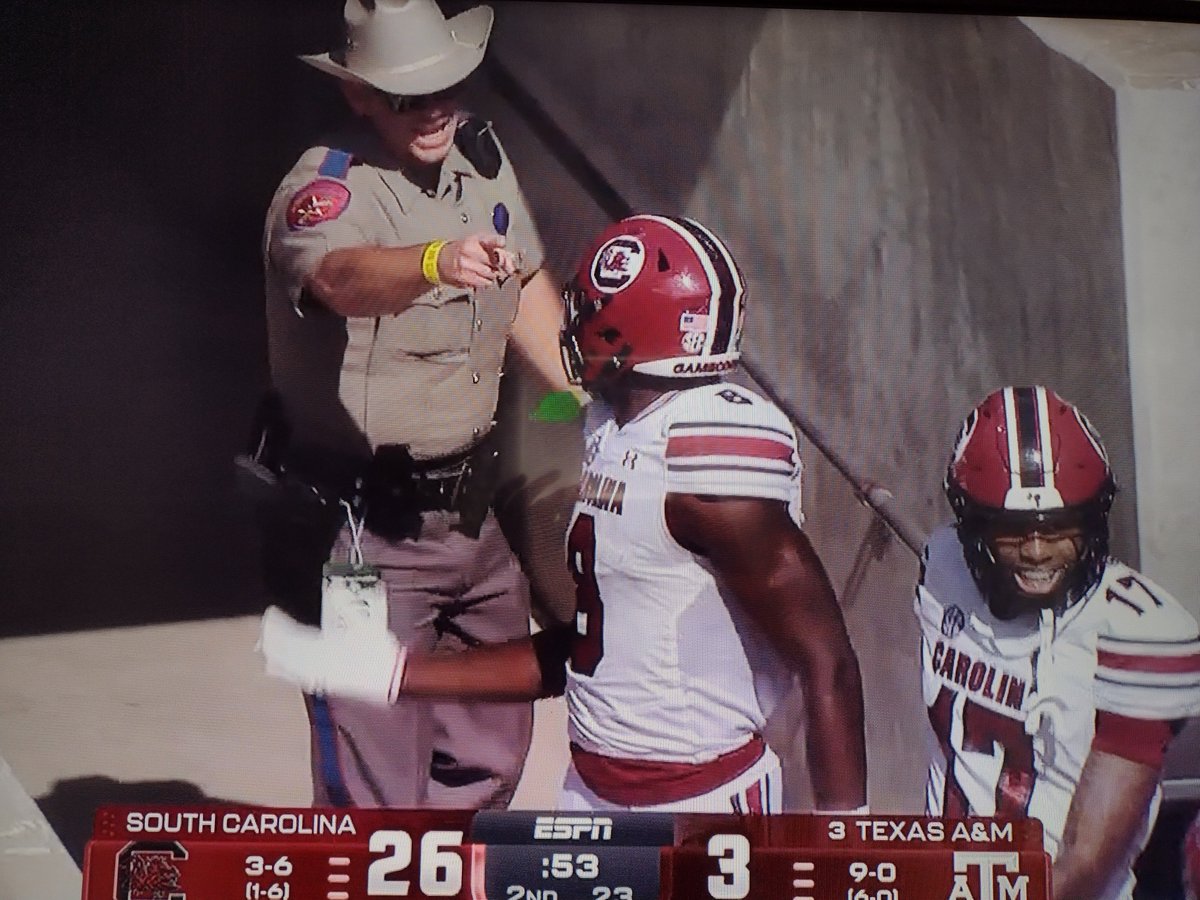 ProfDalrymple's tweet photo. This guy is the lamest cop in the entire state of Texas.  Bro is already heading out of the tunnel and he has to jump in and tell him to leave.  🙄 #texaspolice #texasaggies #SouthCarolina #gamecocks #letemplay #CollegeFootball https://t.co/LyFCf316lk