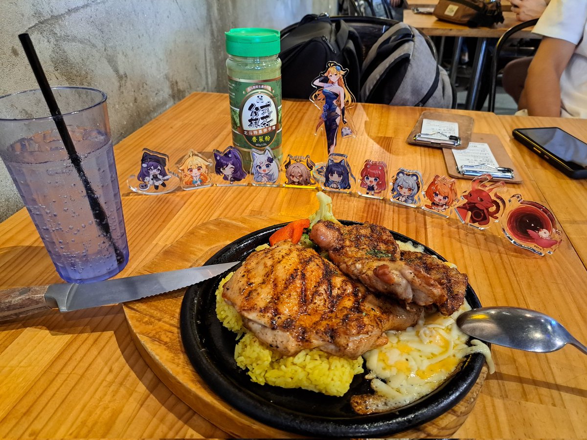 tommy88071836's tweet photo. 非常突然的聚餐，雖然約的很突然但還是約成了17人大團
餐廳是A.K.12美式小館，餐點很好吃，部分飲料還可以續杯，大推
期待下次聚餐
#香爆 #響吃不到 #響見你 #Seki看這邊 #浠Mizuki #看這狸 #良橙吉時 #看豹 #阿基吃不到 #只屬於尼 #玥看玥餓 #熙歌 #熙都熙不到 #Kspeak #可霧想吃 https://t.co/SVAozSEyDS