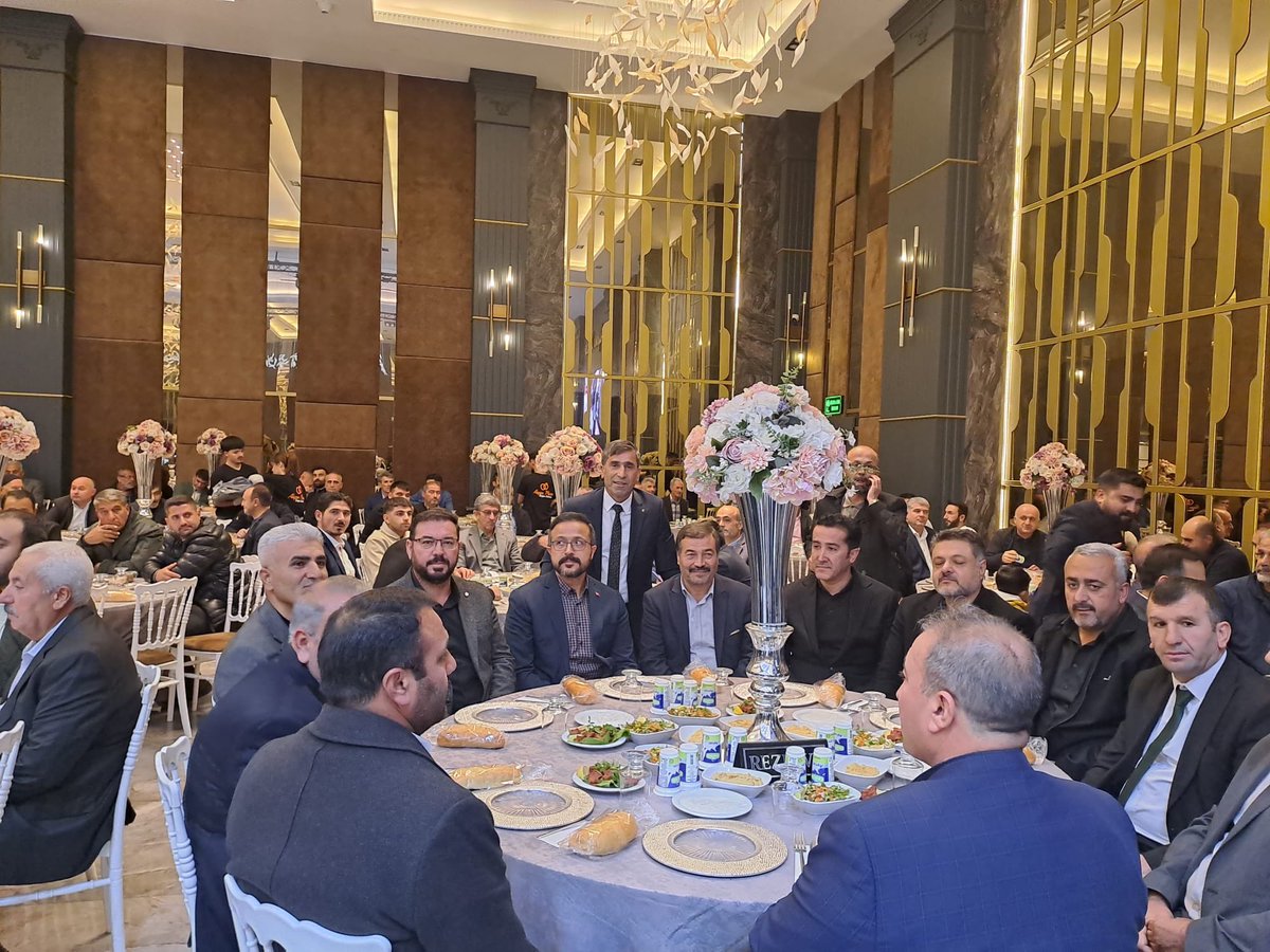 Dava Arkadaşlarımızdan Sn.M.Sadık ARAS’ın Oğlu Salih ARAS’ın Düğün Merasimine Katılarak Genç Çiftlerin Mutluluklarına Şahitlik Ettik.

İpek ve Salih Çiftine Bir Ömür Boyu Mutluluklar Dileriz.