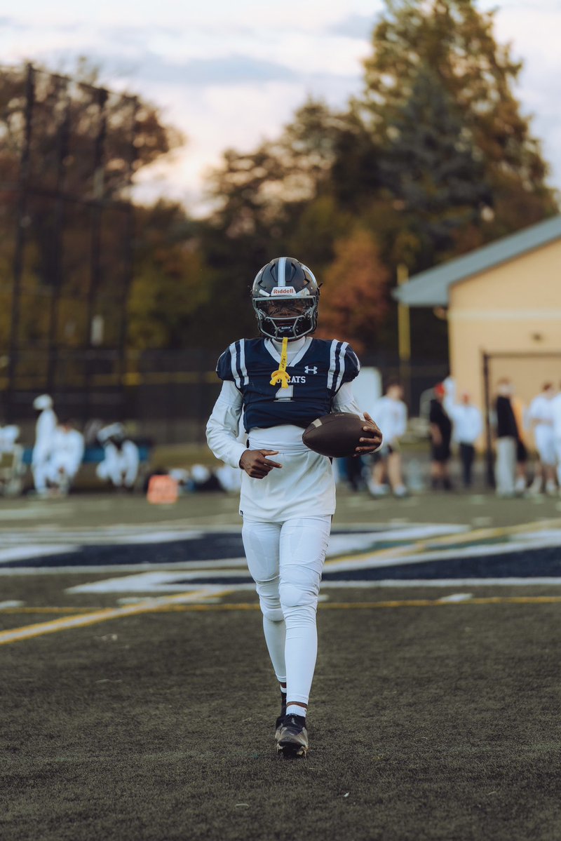 Junior Season Highlights 

hudl.com/v/2TCk1j
271 yds 1TD 57.7 Qbr
2/10 games played