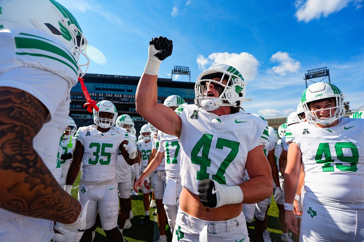 MeanGreenFB's tweet photo. HERE COME THE MEAN GREEN!

We have won the toss and will start on offense

#GMG🦅 https://t.co/8PkumyieSm