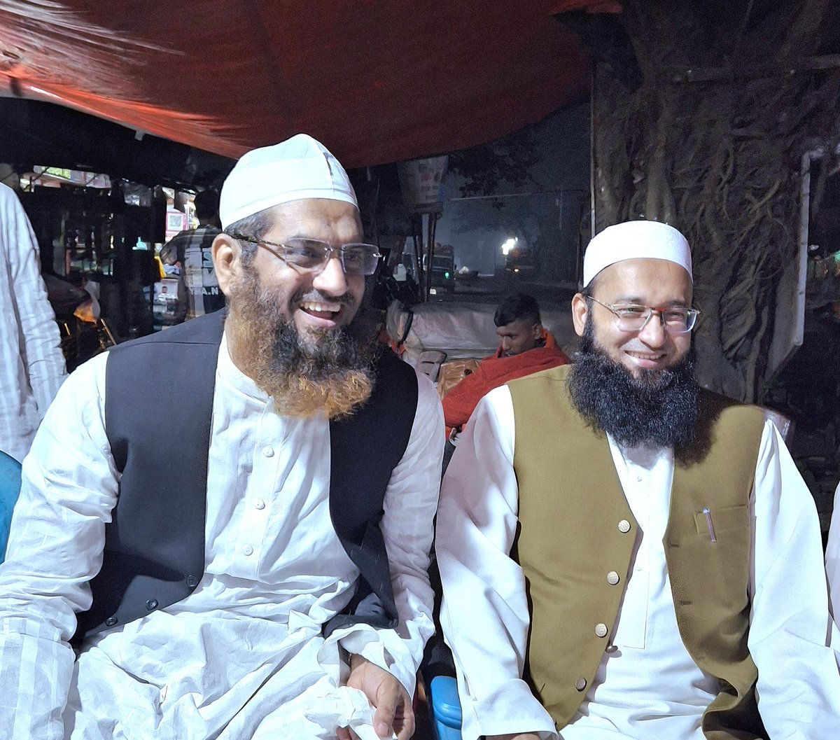 শাইখুল হাদিস ইবনে শাইখুল হাদিস ও পাকিস্তানের প্রখ্যাত ওয়ায়েজ মাওলানা ফয়সাল নাদিম।