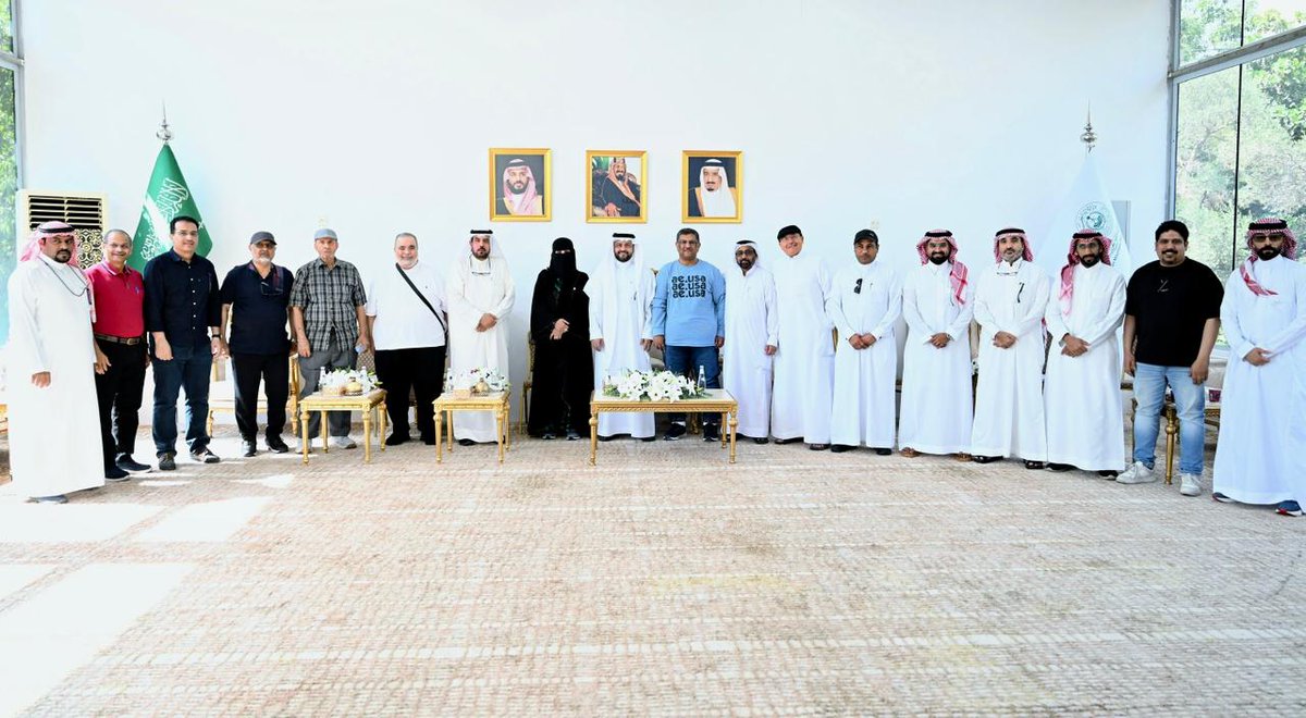 Jics_2100's tweet image. جمعية جازان للكيمياء الصناعية تقوم بجولة سياحية لوفد المؤتمر والمعرض الدولي الخامس لتقنيات المختبرات إلى محافظة فيفا، اطلعوا خلالها على طبيعتها الساحرة، وتعرّفوا على تجارب استثمار البن في مدرجاتها الخضراء، ضمن جولة تعرّف بمقومات جازان السياحية والتنموية. 
#LabTech2025 #Jazan…