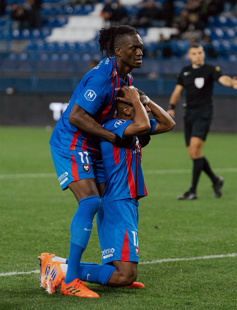 ActuFoot_'s tweet image. 😱 LA SURPRISE : 𝗟𝗘 𝗙𝗖 𝗕𝗔𝗬𝗘𝗨𝗫, 𝗖𝗟𝗨𝗕 𝗗𝗘 𝗥𝟭, 𝗦𝗢𝗥𝗧 𝗟𝗘 𝗦𝗧𝗔𝗗𝗘 𝗠𝗔𝗟𝗛𝗘𝗥𝗕𝗘 𝗗𝗘 𝗖𝗔𝗘𝗡 𝗗𝗘 𝗟𝗔 𝗖𝗢𝗨𝗣𝗘 𝗗𝗘 𝗙𝗥𝗔𝗡𝗖𝗘 🇫🇷 !!! 👏

Caen est éliminé en 1/128ème de finale. ❌

📸 @Bayeux_FC