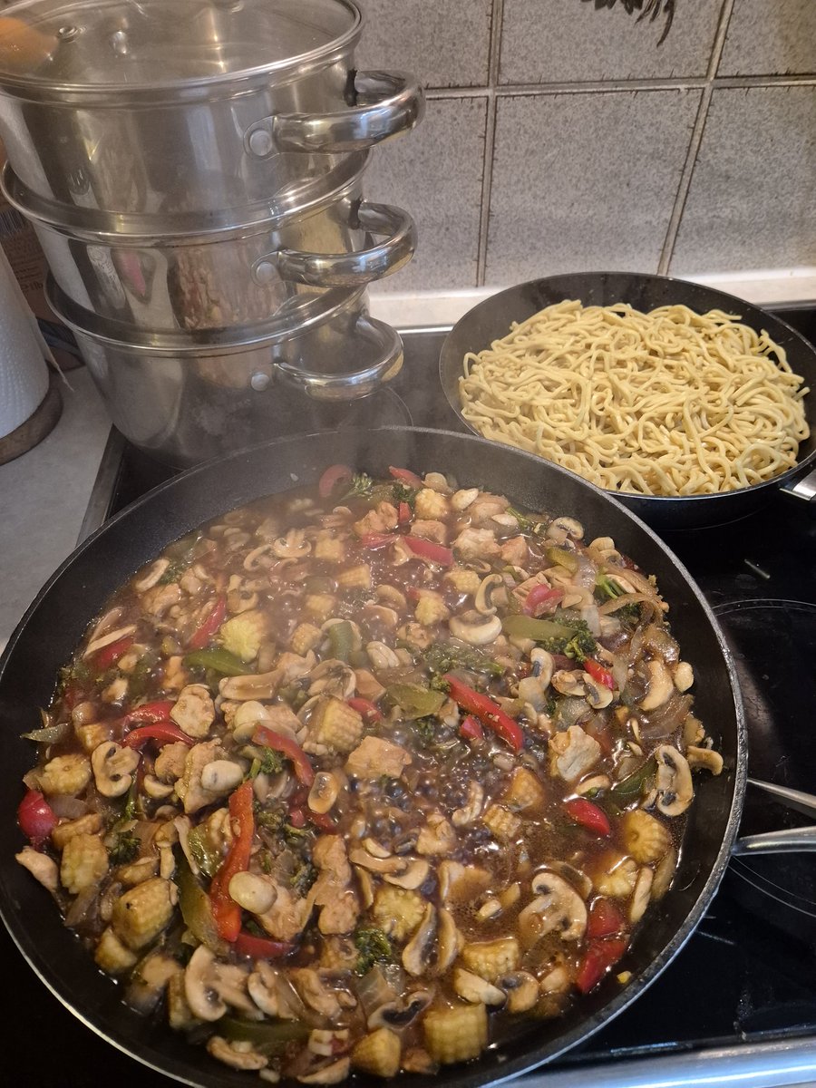 Tonight I will be mostly making Chinese. 🥢🍷