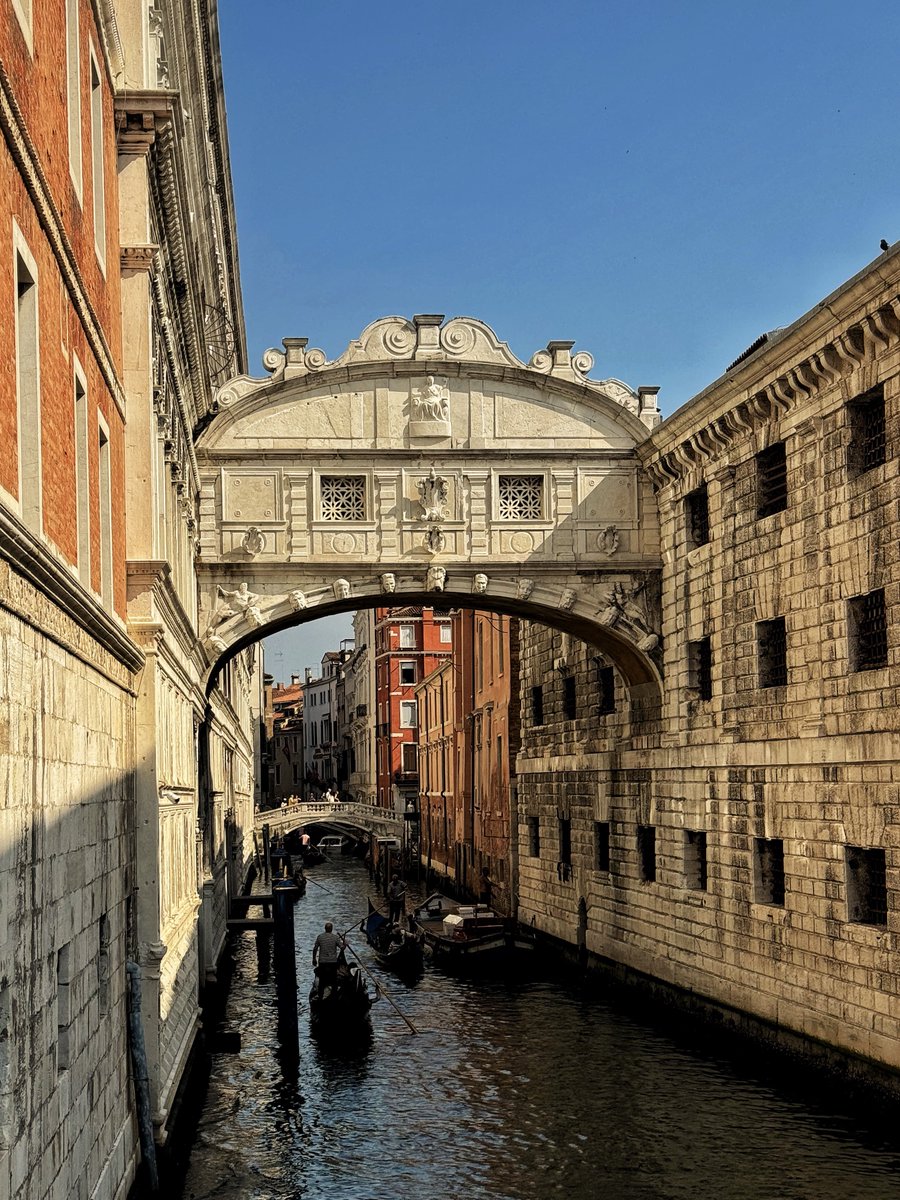 CharmOfCulture's tweet photo. The Bridge of Sighs 🇮🇹 https://t.co/VQJovbSQQB