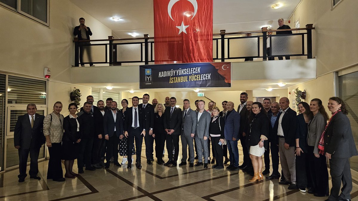 Teşkilatın mayası emekle yoğrulur, vefa ile ayakta durur. Bu davada makamlar geçici, omuz omuza verilen mücadele kalıcıdır.

Bu yolun raconu bellidir; vefa, sözle değil duruşla yazılır. Yolun açık olsun başkanım. <a href="/Yucel_Coskun/">Yücel Coşkun</a> 

<a href="/avalperakdogan/">Av. Alper Akdoğan</a> 
<a href="/mrtnoyan1/">Murat Noyan</a> 
<a href="/emrah_av/">Emrah Yetik</a>